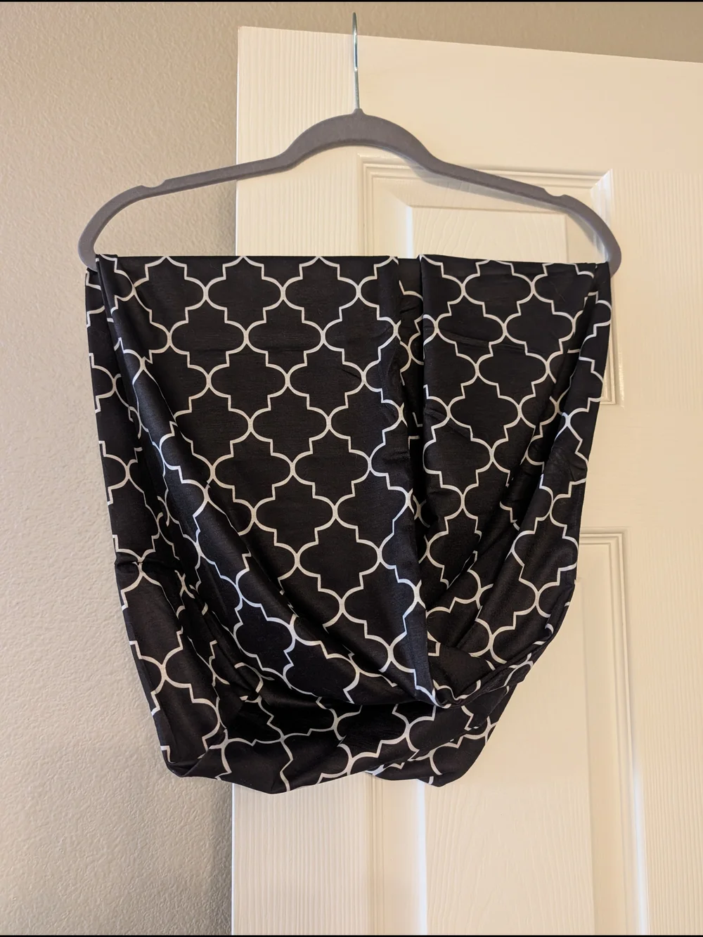 BKMGC Black White Trellis Hidden Zipper Pocket Infinity Travel Scarf Wrap